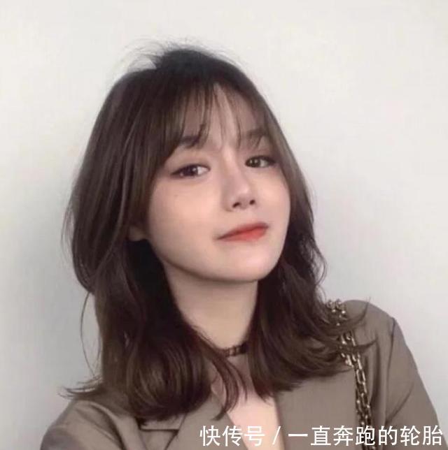 【很火】“颜值低”的女生别乱剪头发,试试今年很火的3种发型,瘦脸还美