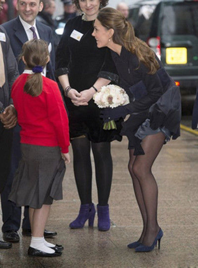 37岁的凯特王妃:穿贴身短裙特别迷人，最后一张“妖风”也着迷!