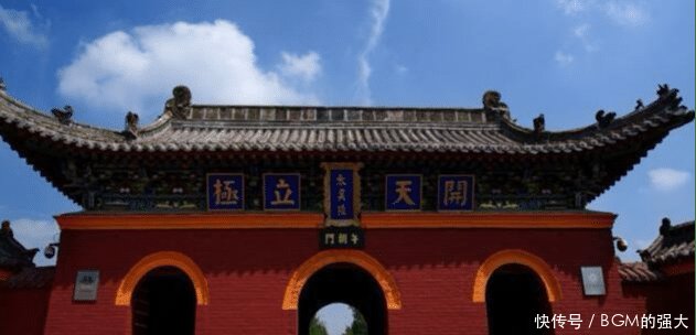 河南一寺庙载入吉尼斯纪录,参拜人数82万,香灰清理数十卡车