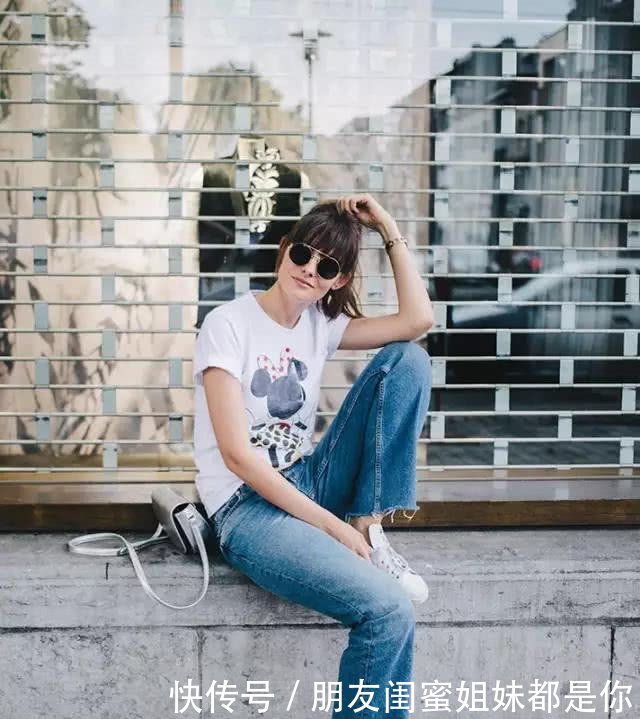 金秋时节，九分裤搭平底鞋，让你穿出时尚新高度