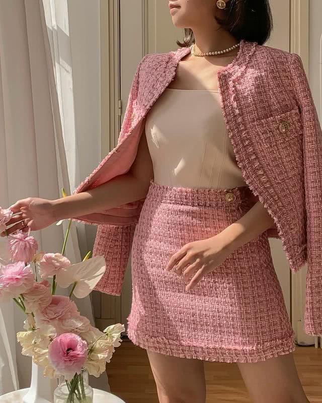  『春夏』甜而不腻的粉色搭配，可甜可气质，春夏粉色穿搭就该这样！