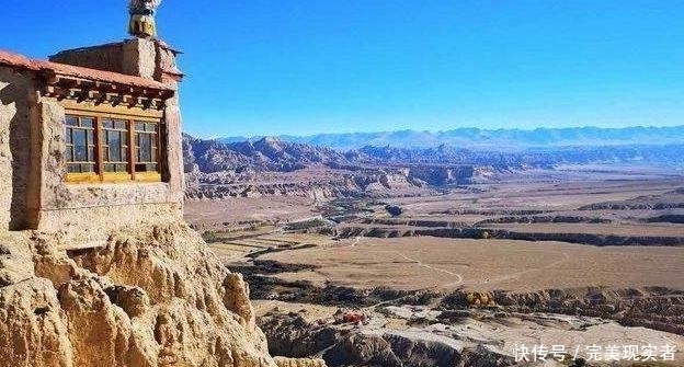  【归属于】这个小镇有1.4万平方公里，人口不到3000，是中国最大