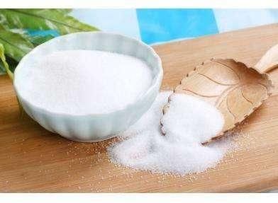 美容院嫂子偷偷告诉我，睡前抹“它”一觉醒来皮肤白净，无斑无点