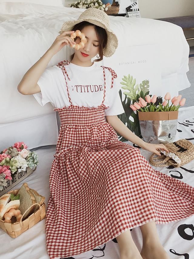 颇具设计感的休闲范连衣裙，穿上它你就是人群中时尚的那个