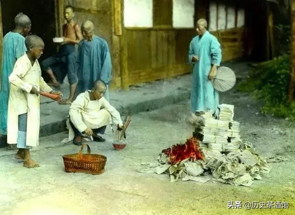 珍贵老照片再现1917年的四川社会:图一为龙头桥，图六为抽烟道长