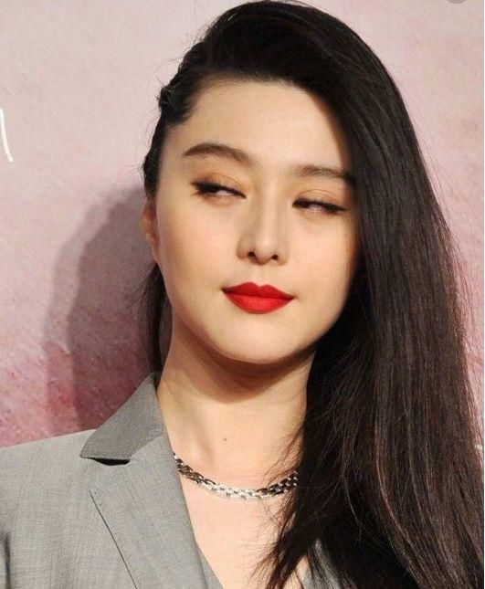 范冰冰最想花钱买掉的照片，却被网友传开了，成龙大哥你过分了！