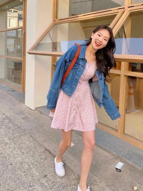  『平底鞋』扔掉高跟鞋吧，“平底鞋＋裙子”才是今春王炸穿搭