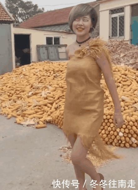农村女子用饲料袋制作短裙,穿在身上惊艳众人,气质丝毫不输超模
