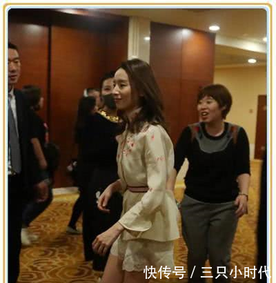 看了董洁蕾丝短裤，再看看梅婷，网友优雅与妩媚的差距一目了然