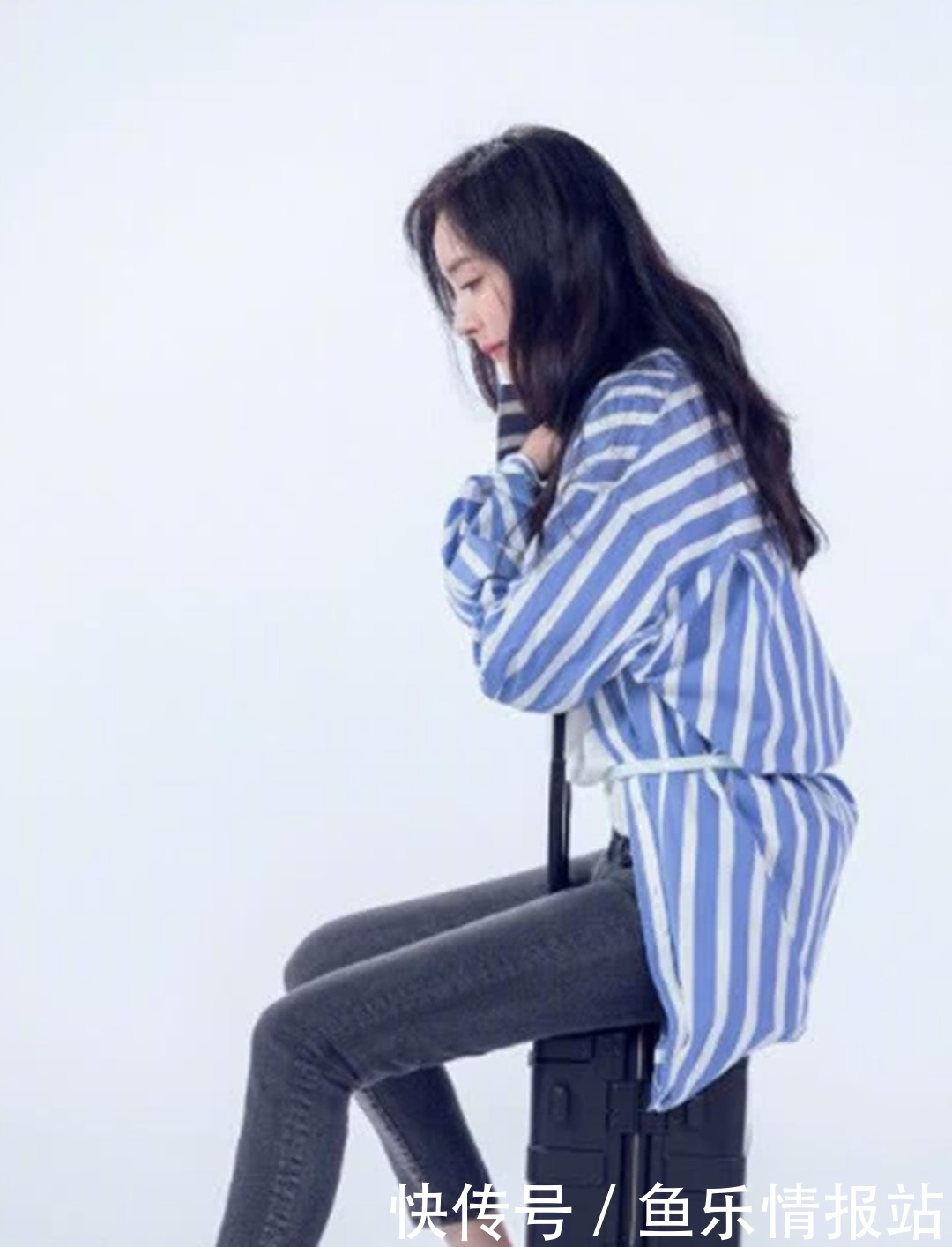 杨幂到底多有钱？竟把“玉镯”当腰带，网友：好想知道她是怎么穿