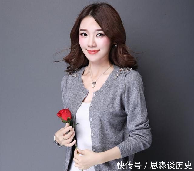 『中年』推荐中年女士咬牙拿下这款“奶奶衫”,时尚减龄显气质