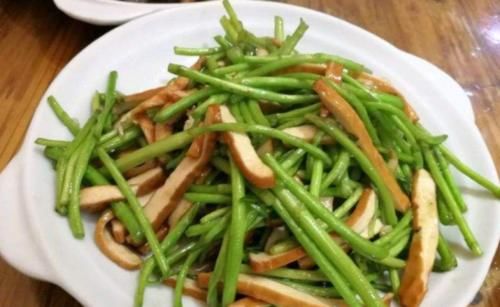 『少许』三月,少吃猪肉多吃它,每天炒一盘,补钙质,长个头,一觉睡到大天亮