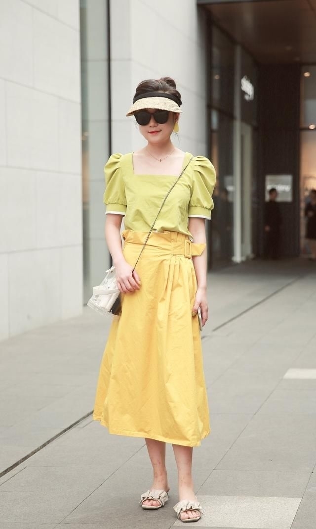  连体|吊带连体裤搭配高跟凉鞋，时尚又性感的风格，搭配出女神般的气息