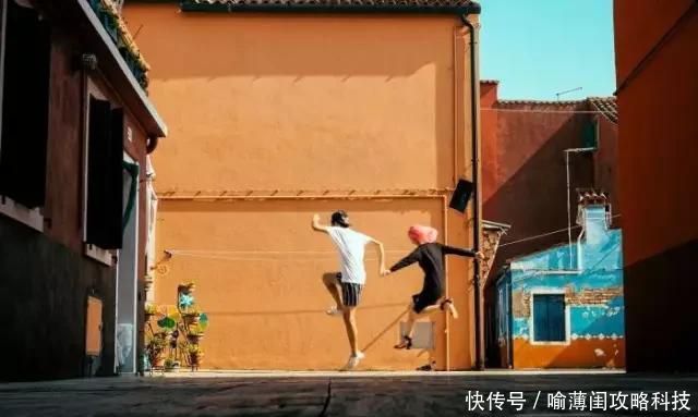 技巧@拍照姿势很尴尬?3个技巧就能解救你!