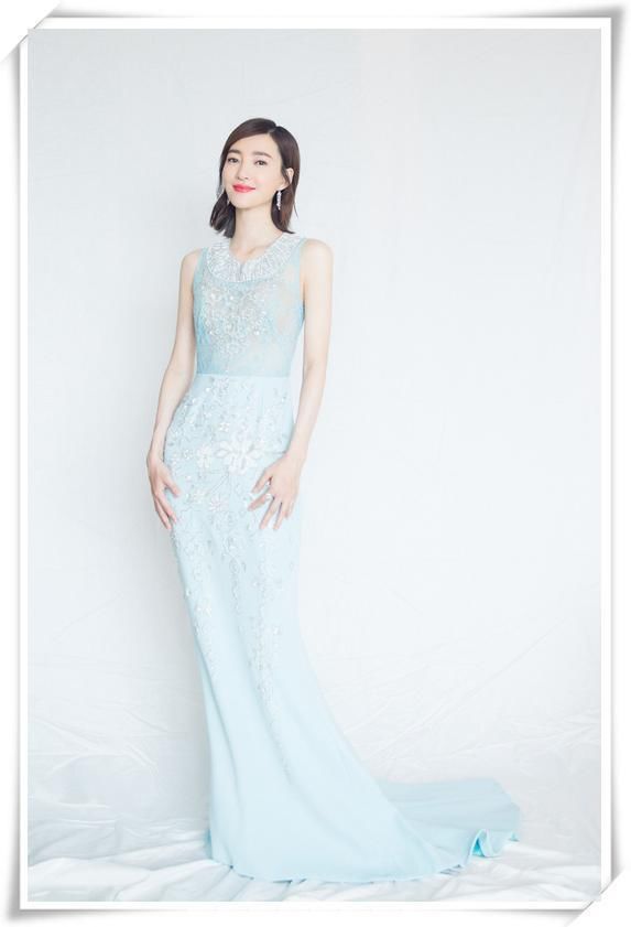 当王丽坤和赵丽颖同穿一件礼服裙，终于知道脸小有多么占优势了！