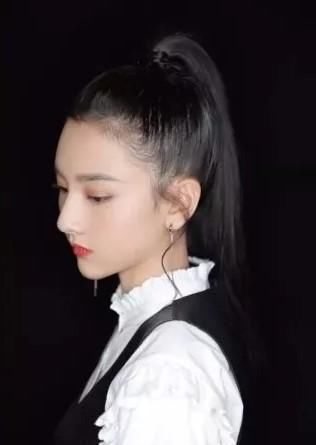  #颧骨突出#真正的美人在“骨”不在“皮”，脸上都有这5点，越老越有气质