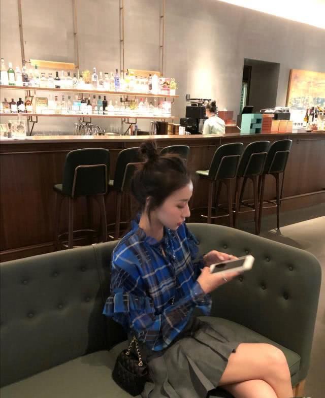  连衣裙@喜欢穿裙子的小姐姐，十套今年流行的裙装搭配，时尚减龄又洋气