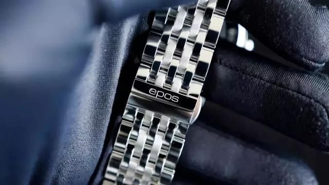 谁说蓝色没激情？这款表戴着就热血沸腾！