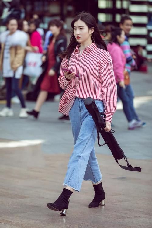  「纤瘦女孩」谁说衬衫是阿姨们的专属？5个元素唤醒时尚潮流，轻松美成小仙女