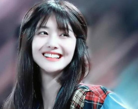 男星张恒回应与郑爽恋情，正版：爱了9年的姑娘，给她买条裙子穿