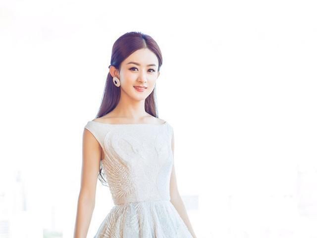 抖音网红假装赵丽颖，被不雅观众拆穿，网红怒言：赵丽颖长得像我