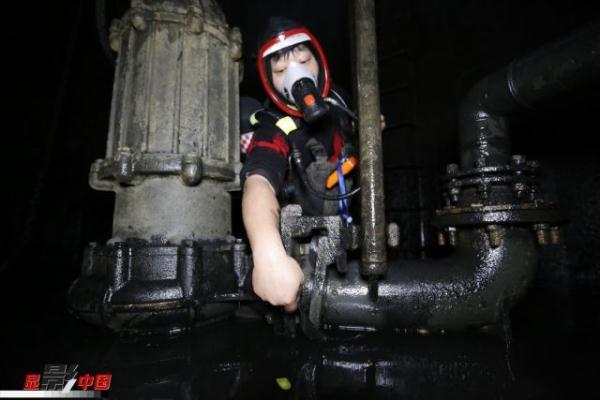 高铁如何“排泄”？ 揭秘15米深井下的“男保姆”