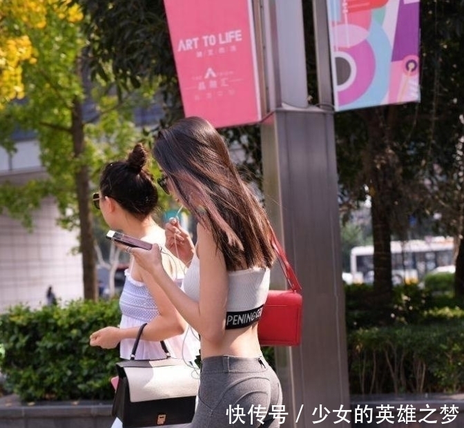 夸张@街拍:毫不夸张地说,这才是百里挑一的真女神!