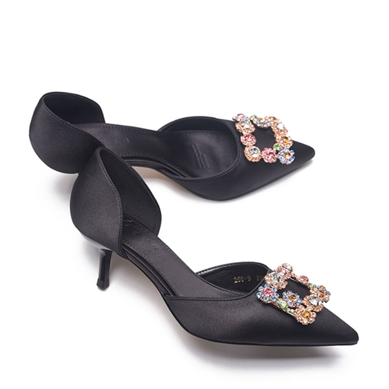 这个秋天这样穿尖头鞋，随意你搭配裙子裤子，时髦又有档次