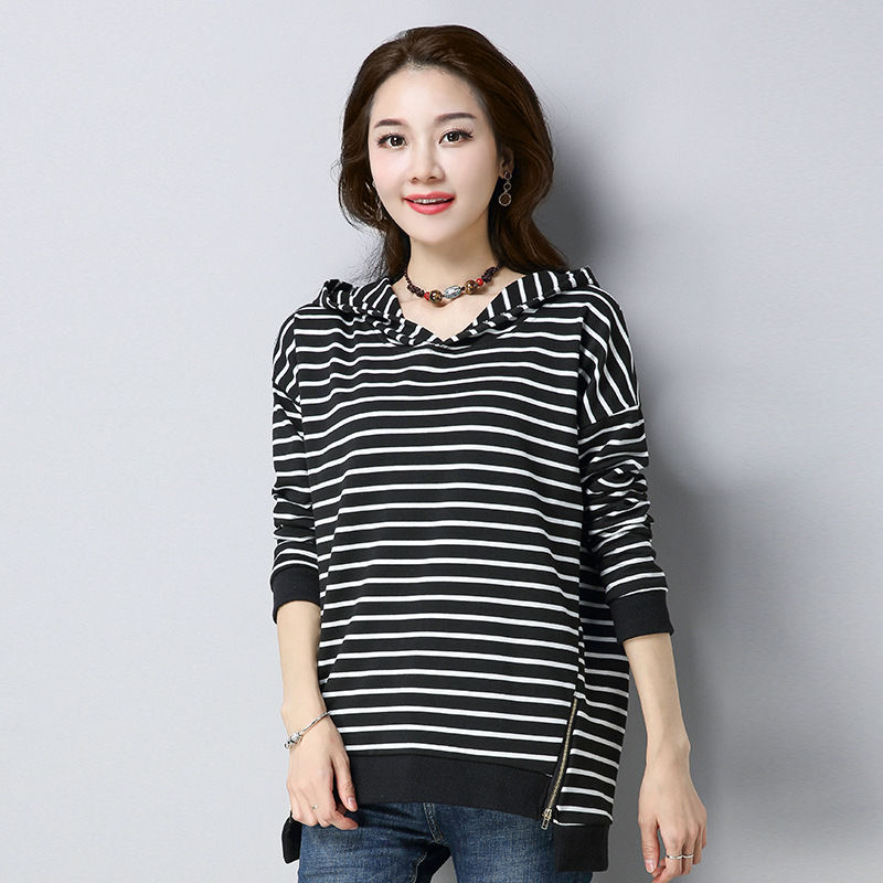 70后女人就是会穿!这小衫搭小脚裤，比裙子还洋气，超迷人