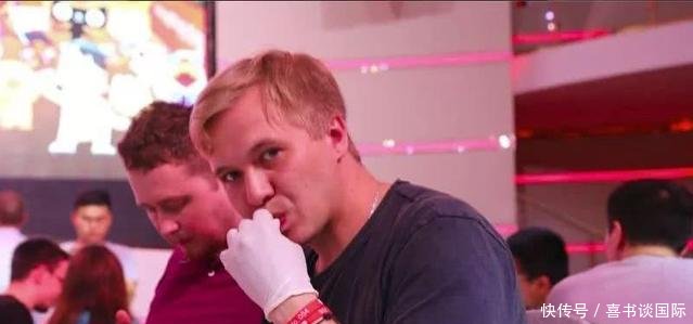 当1916年的俄罗斯名画遇上一盆小龙虾_【快资