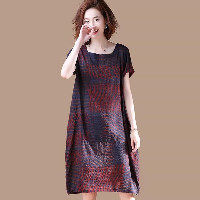 如果妈妈身材微胖，就给她穿文艺裙，看着好看，穿着显瘦