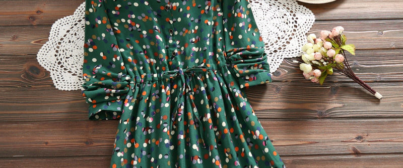 我老婆很矮很矮，但她从不穿高跟鞋，收腰裙+平底鞋，高挑又美嫩