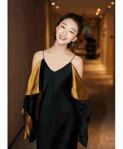 同是162cm的周冬雨和王子文，网友:大长腿与小短腿的差别!