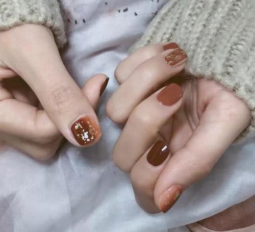 秋冬适合小黑手的美甲,温柔又有气质,网友:手怎么可以这么好看