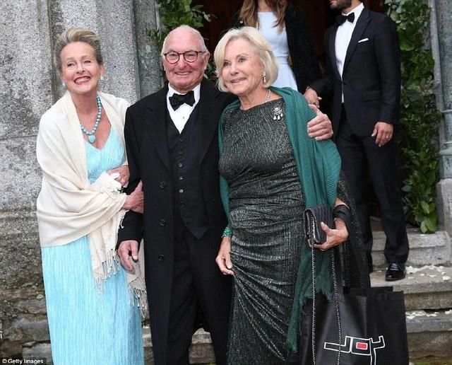 德国王子浪漫婚礼，王室名流齐聚，新娘一字肩婚纱太美，堪比梅根