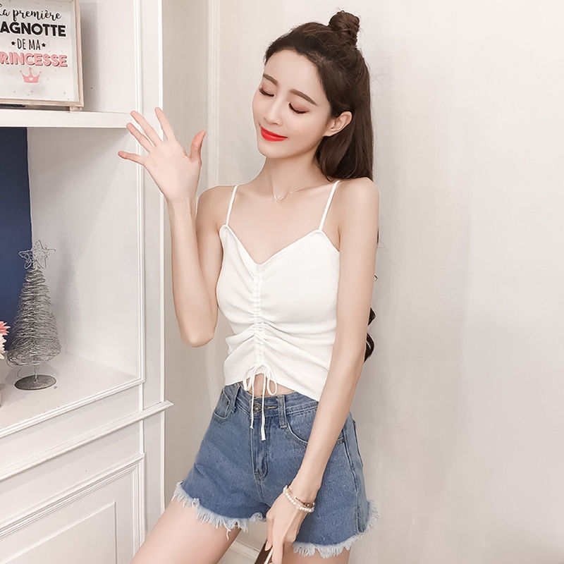 现在的小姐姐好会穿，一件吊带就出街，舒服又性感，女人味爆棚