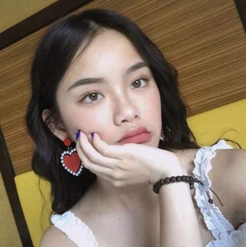 「苹果肌」女生脸部这3地方“凸起”,是标准“桃花脸”,难怪颜值“爆表”