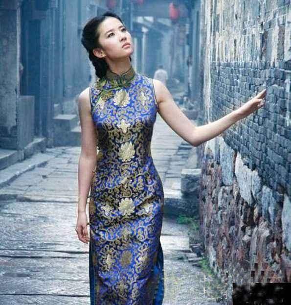 她被评为中国最美旗袍，步入中年的陈数比气质就没输过