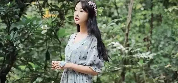 这4个特点的女生，在男生眼里很有女人味！尤其第2个，非常迷人