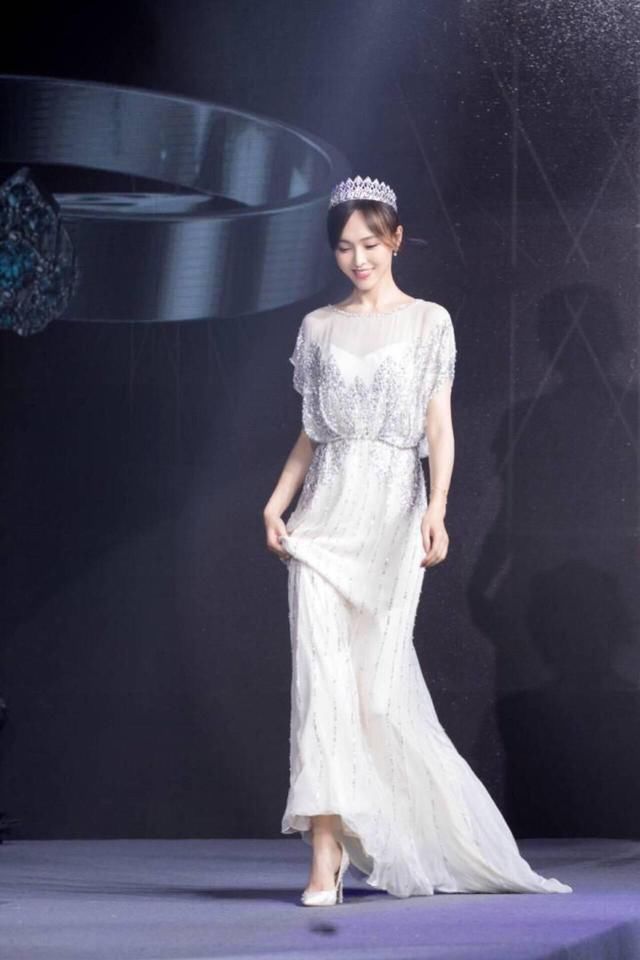 唐嫣化身最美代言人，这人可比珠宝还值得一看！