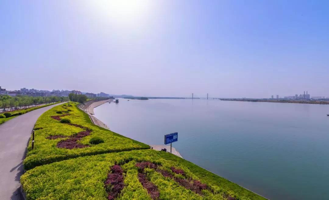 长江最长、最大的支流，与长江和淮河并列，长1577公里