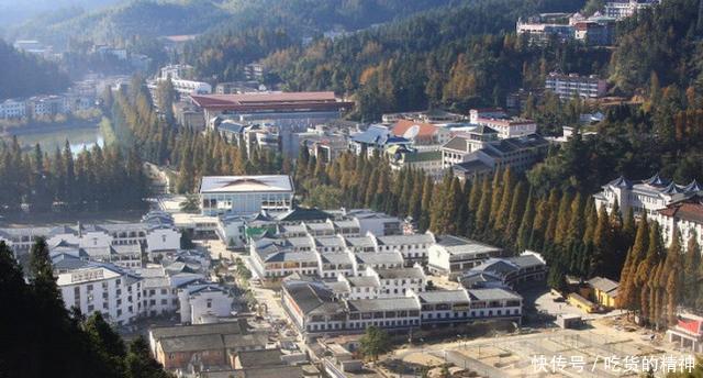  县市@这两县率先退出贫困县，一个是县级市，另一个曾经很穷