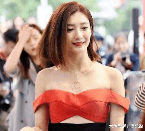 江疏影真敢穿!上半身尺度堪比泳衣,网友:不是身材好根本挂不住