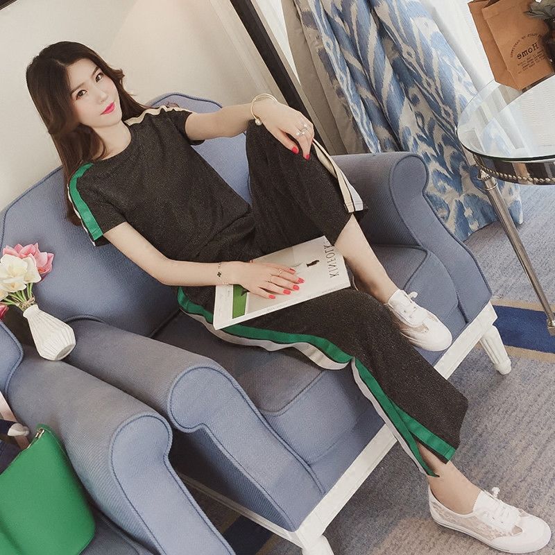 越来越多的女人不穿连衣裙，T恤+阔腿裤，美的走不动路