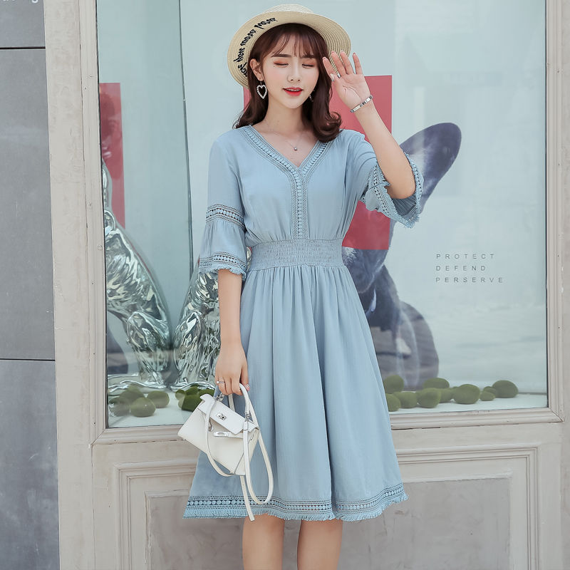 真让我一饱眼福!这样的连衣裙，时髦又修身显瘦，美得不要不要的