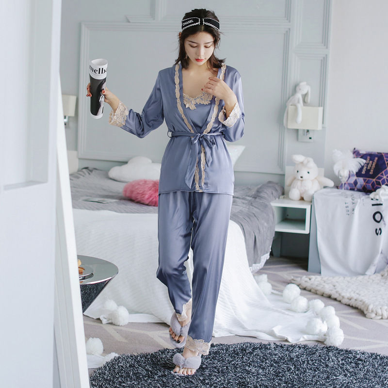 女人洗完澡懒得穿内内，瞧瞧下图女人怎么穿，邻居串门也不尴尬