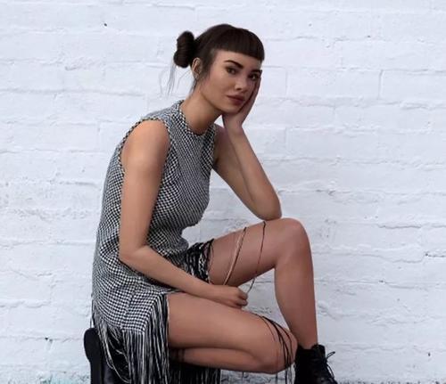 ins最红时尚博主竟是个假人？人类已经阻止不了她的脚步了...