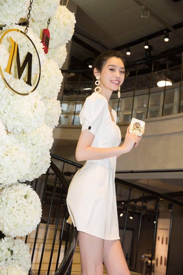 奚梦瑶颜值高就是好,随手一拍就是大片!