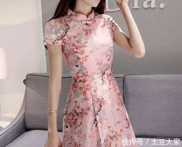  『古典』改良版旗袍中国风连衣裙，着重体现东方女性含蓄优雅的魅力