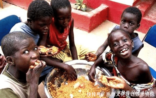 非洲小孩“骨瘦如柴”,为何成年后却变成了肌肉男当地人靠它